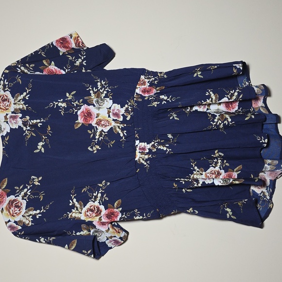 SHEIN Curve Navy Floral V-Neck Blouse - Picture 5 of 6